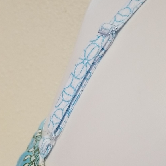 Roxy's tank small‎ - Picture 3 of 6